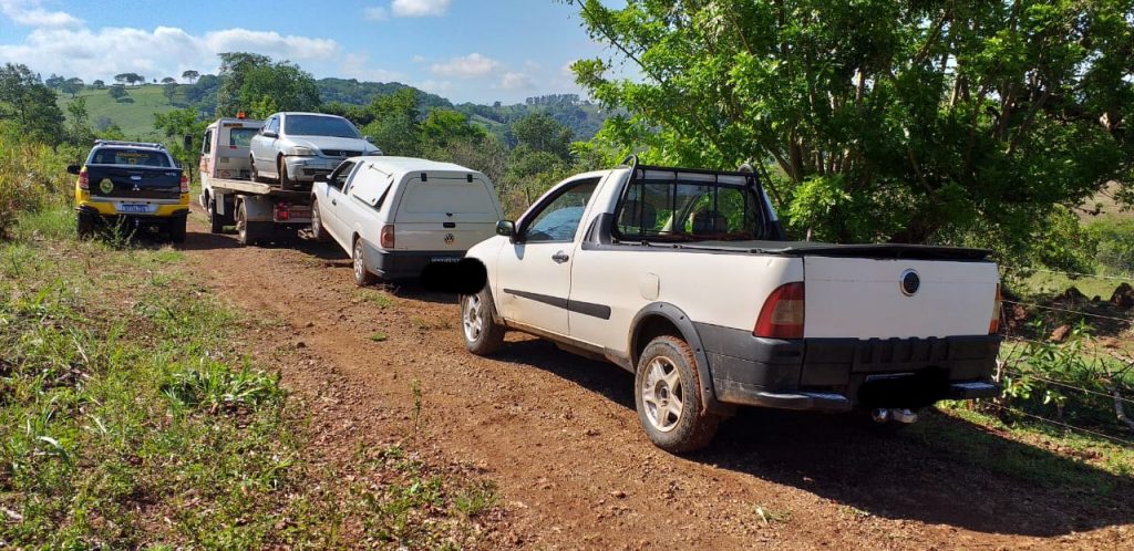 PRE apreende veículos com contrabando em Santa Helena PRE apreende veículos com contrabando em Santa Helena