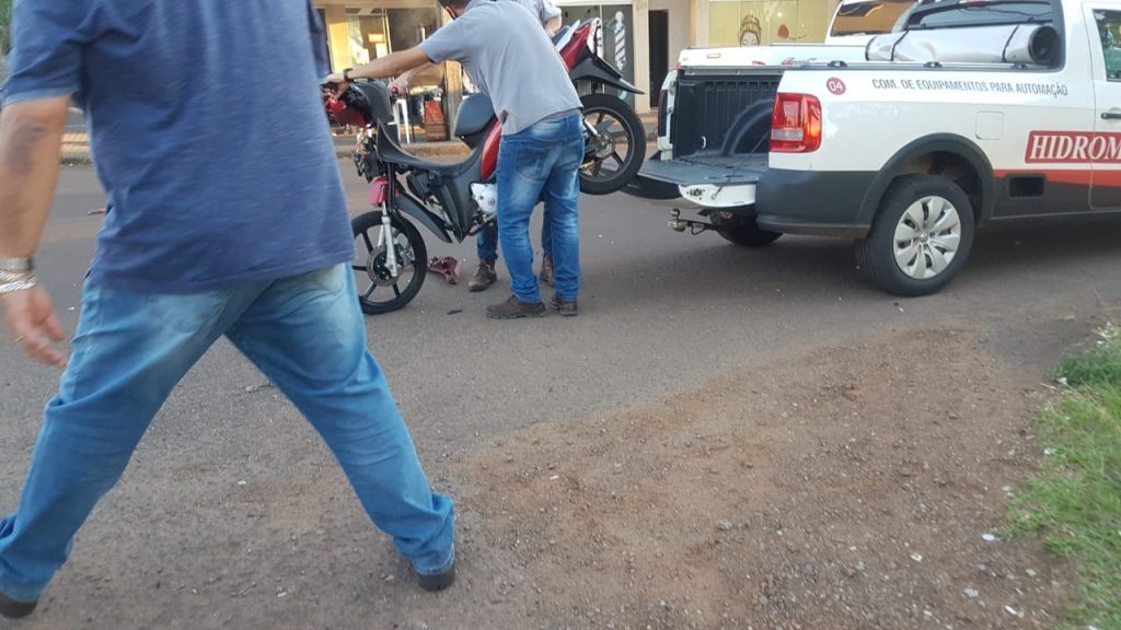 Motociclista é socorrida na Rua Padre Anchieta Motociclista é socorrida na Rua Padre Anchieta