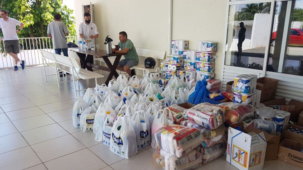 Arrecadação de alimentos é realizada em prol de pessoas em vulnerabilidade social