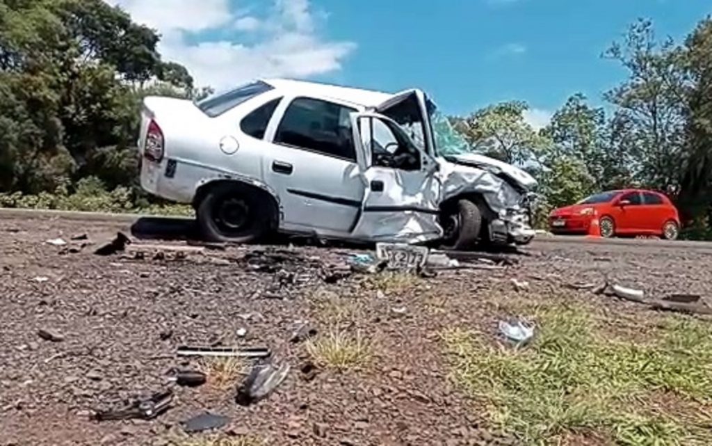 Três ficam feridos em grave acidente na BR-158, entre Pato Branco e Coronel Vivida Três ficam feridos em grave acidente na BR-158, entre Pato Branco e Coronel Vivida