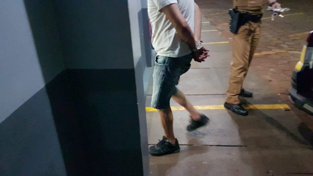 Motorista é abordado pela PM, se recusa a fazer teste do etilômetro e é levado à delegacia Motorista é abordado pela PM, se recusa a fazer teste do etilômetro e é levado à delegacia