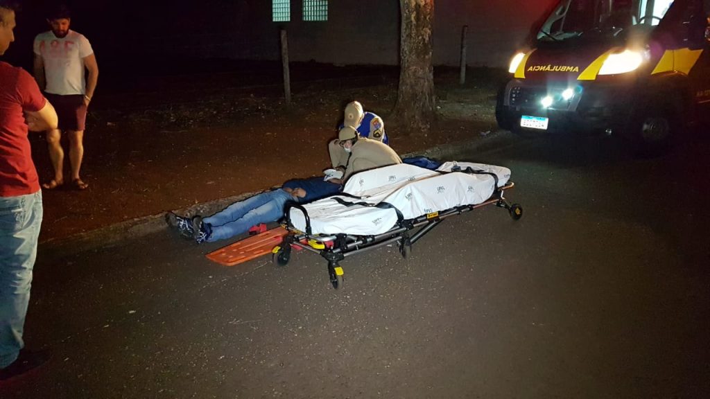 Motociclista bate contra carro em cruzamento no Bairro São Cristóvão Motociclista bate contra carro em cruzamento no Bairro São Cristóvão
