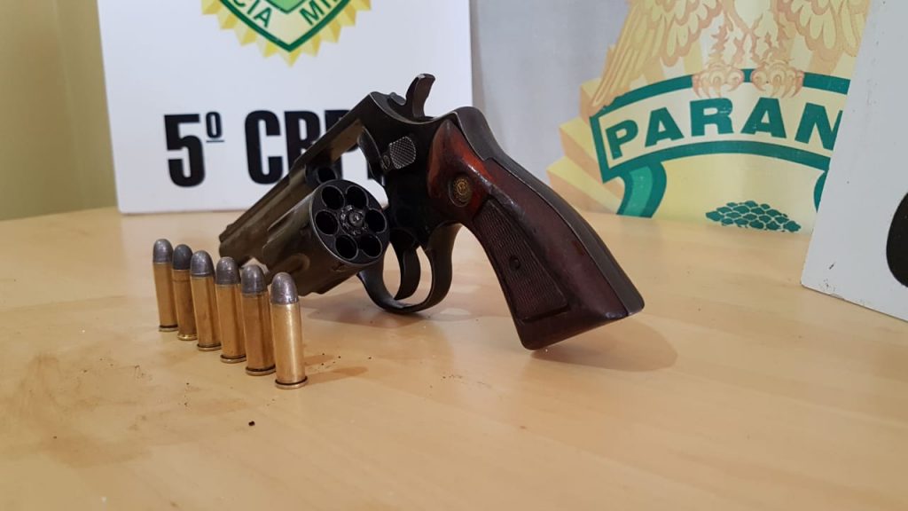 Arma é apreendida pela PM no Bairro Guarujá