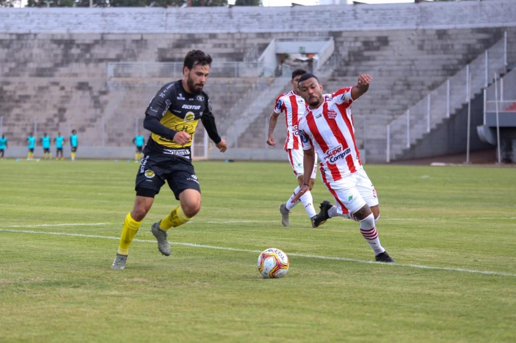 FC Cascavel vence Bangu e retorna ao G4 na Série D
