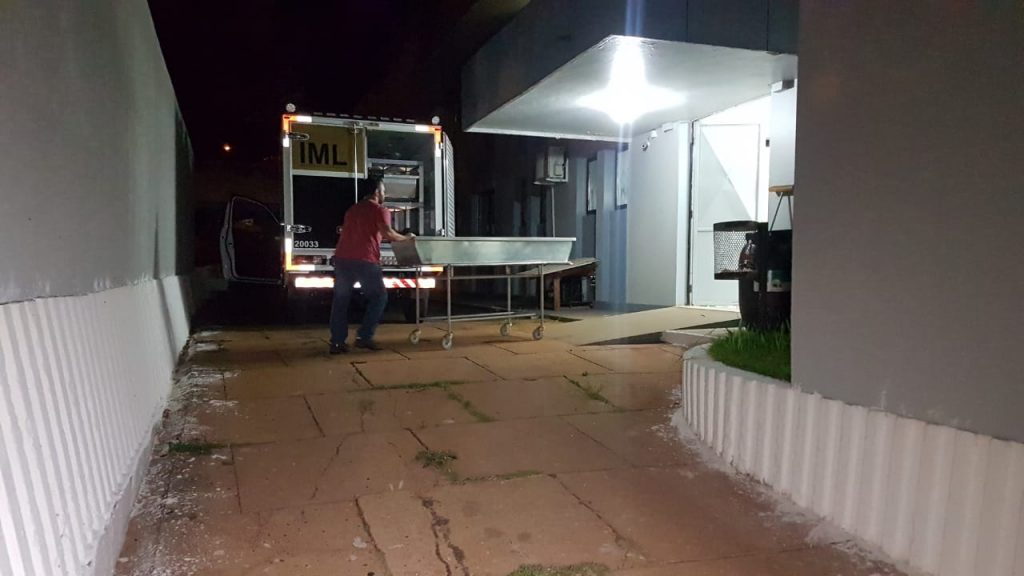 Corpo de mulher que morreu após ser atropelada em Quedas do Iguaçu dá entrada no IML de Cascavel Corpo de mulher que morreu após ser atropelada em Quedas do Iguaçu dá entrada no IML de Cascavel