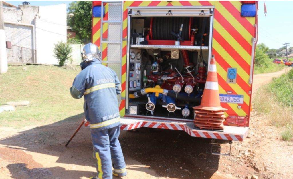 Churrasco quase acaba com incêndio em paiol, em Ponta Grossa Churrasco quase acaba com incêndio em paiol, em Ponta Grossa