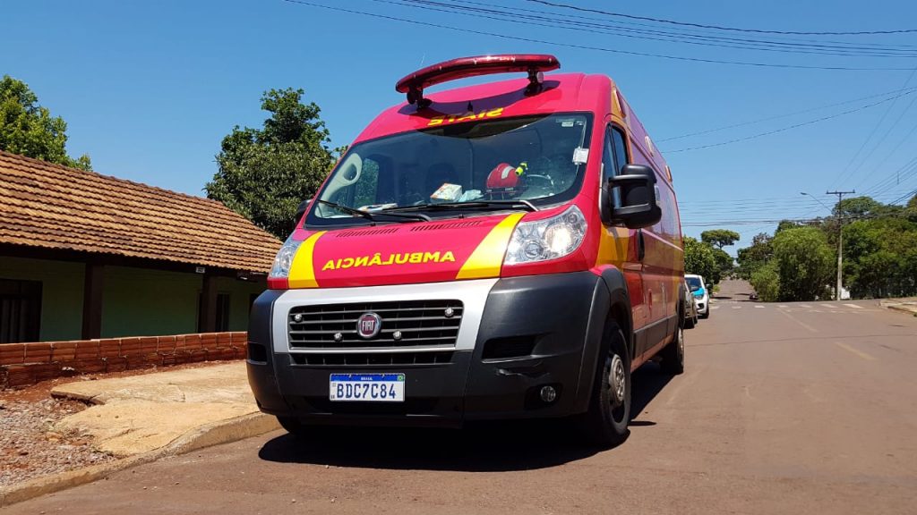 Corpo de Bombeiros resgata homem de 48 anos que sofreu queda no Bairro Universitário Corpo de Bombeiros resgata homem de 48 anos que sofreu queda no Bairro Universitário