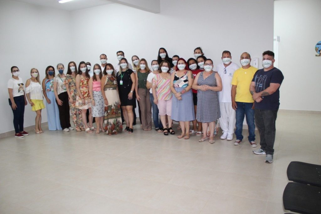 Terapeutas recebem homenagem pelo trabalho voluntário junto aos servidores da Secretaria de Saúde