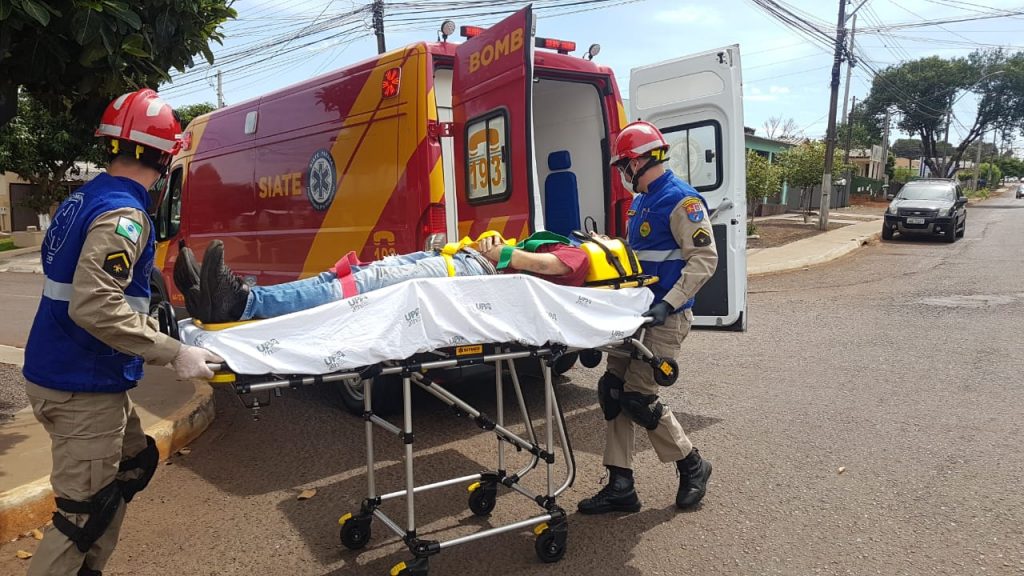 Motociclista fica ferido ao bater contra carro em cruzamento no Bairro Floresta