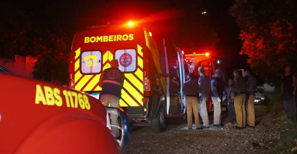 Homem é atingido por cinco tiros após ser chamado no portão de casa