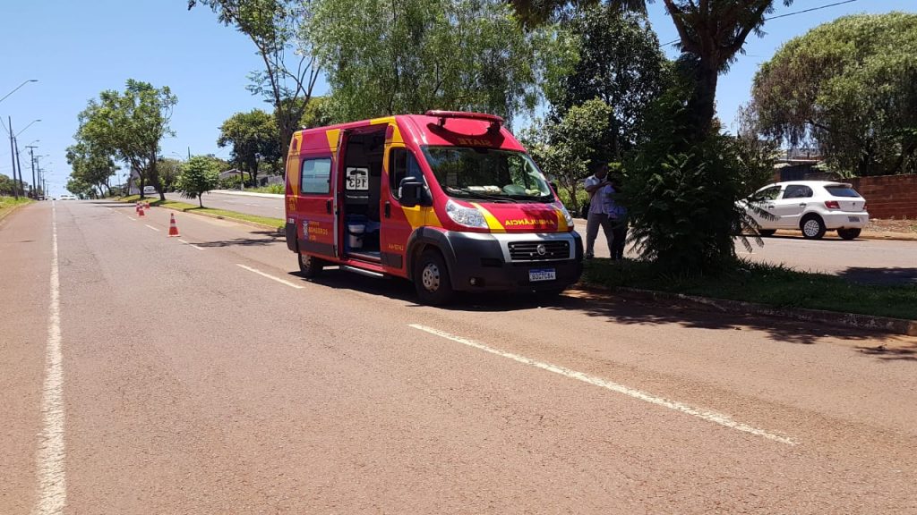 Motociclista fica ferido ao sofrer queda de moto na Avenida Olindo Periolo