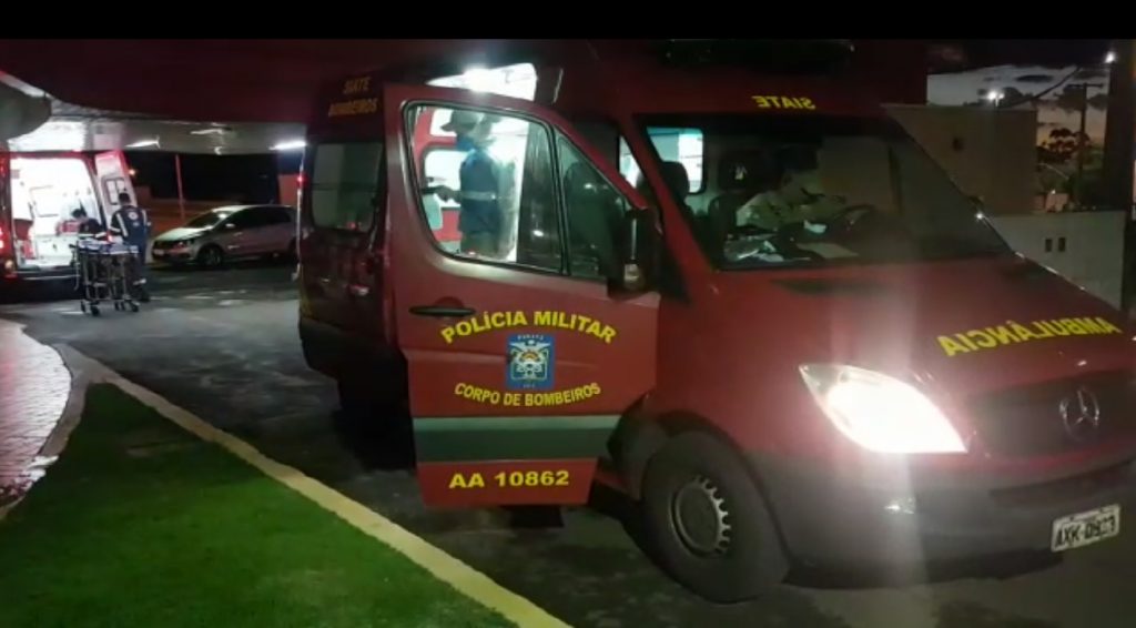 Mulher fica ferida ao sofrer queda de bicicleta na Avenida Tito Muffato