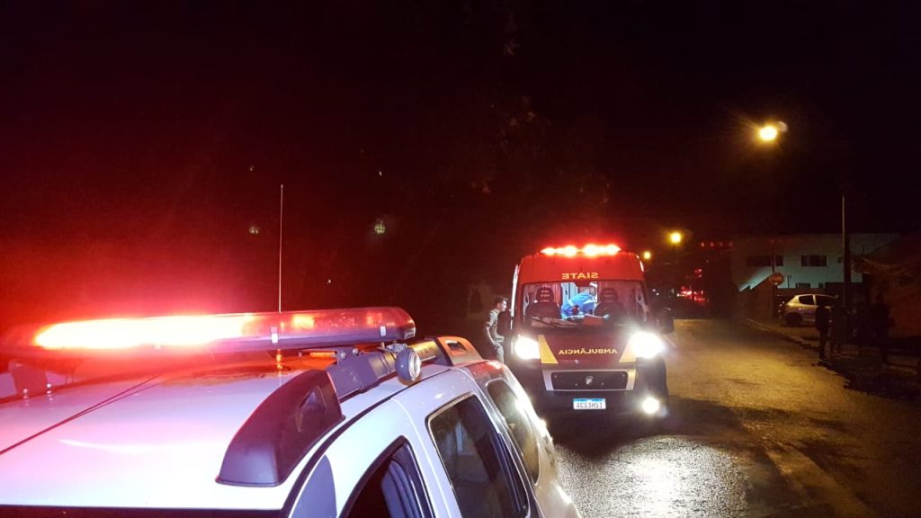Homem fica ferido ao ser agredido na Rua Fortunato Bebber