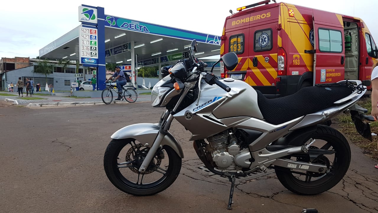 Dois ficam feridos em colisão entre moto e carro no Parque São Paulo Imagem referente a Dois ficam feridos em colisão entre moto e carro no Parque São Paulo