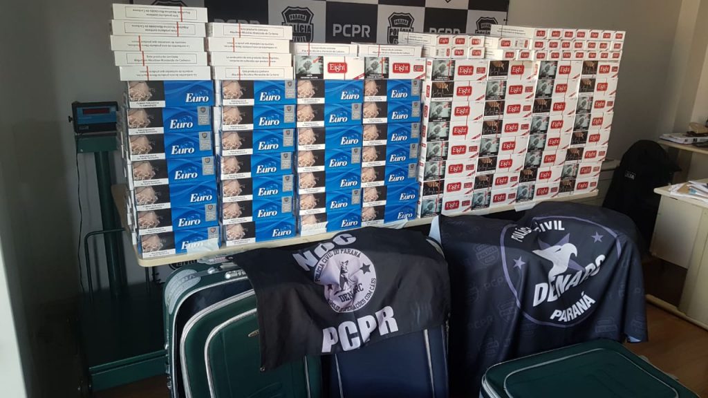 Denarc realiza apreensão de cigarros contrabandeados na Rodoviária de Cascavel; delegado dá detalhes