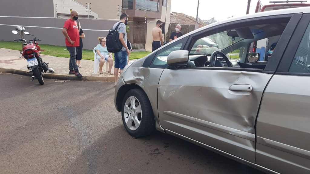Mulher é socorrida após acidente no Bairro Coqueiral