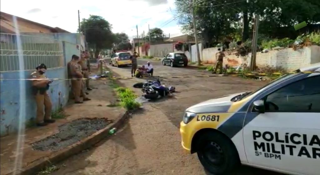 Homem é morto a tiros enquanto andava de moto na Vila Casoni em Londrina