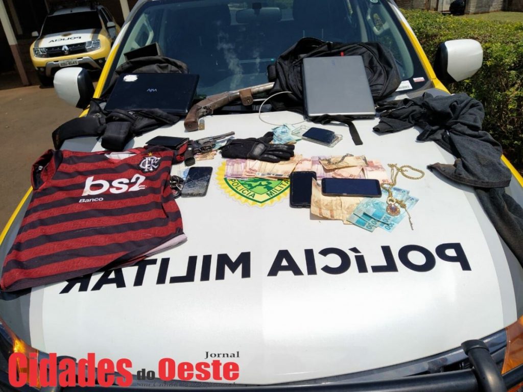 Família é rendida em assalto na Esquina Gaúcha; um dos assaltantes morreu em confronto com a PM