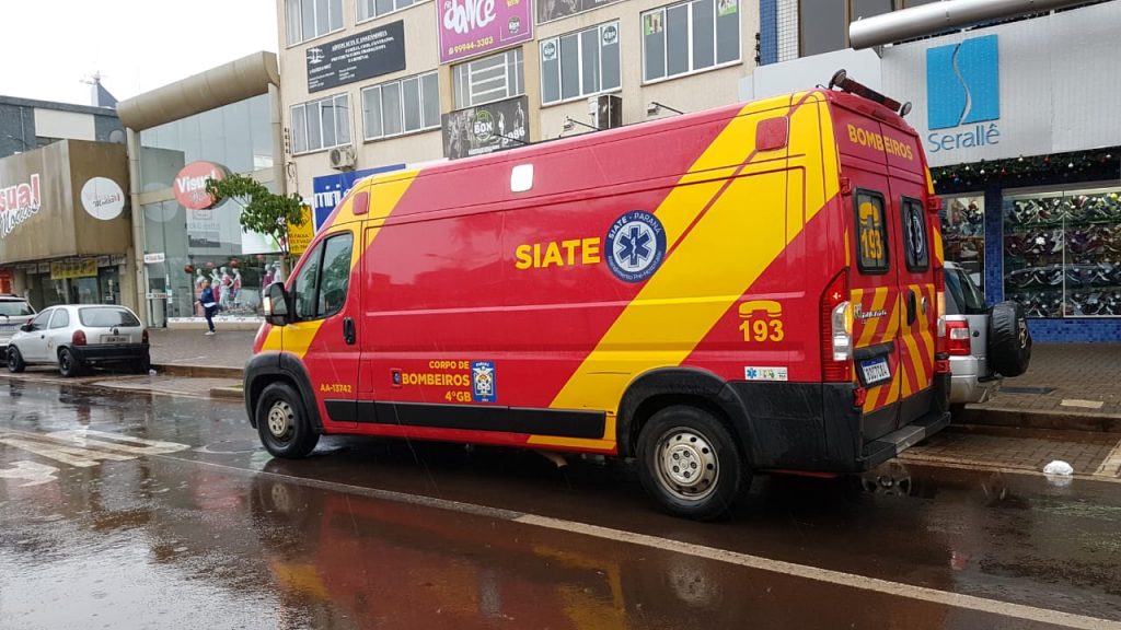 Idosa de 69 anos cai e fica ferida no Centro de Cascavel