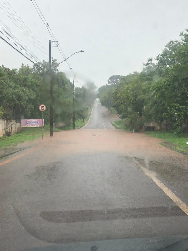 Por conta da chuva, Rua Salgado Filho está intransitável