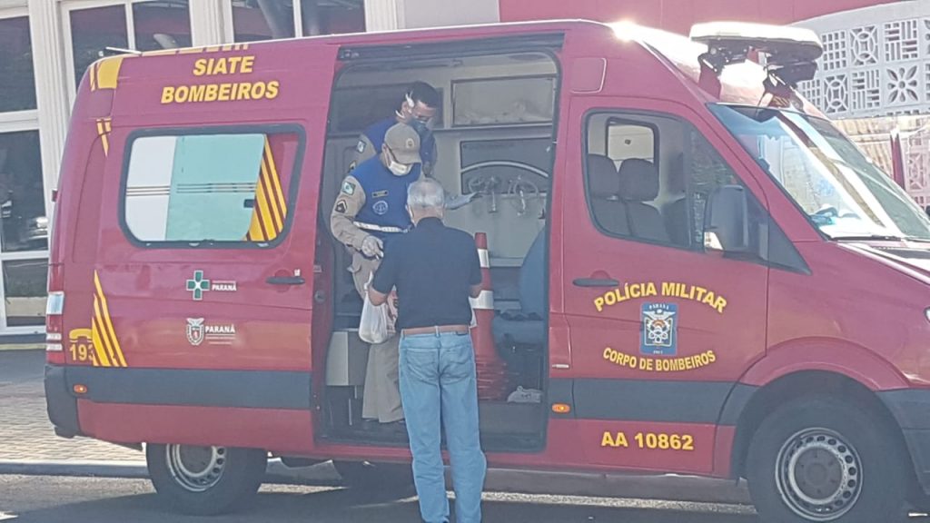 Idoso de 82 anos fica ferido em queda no Centro