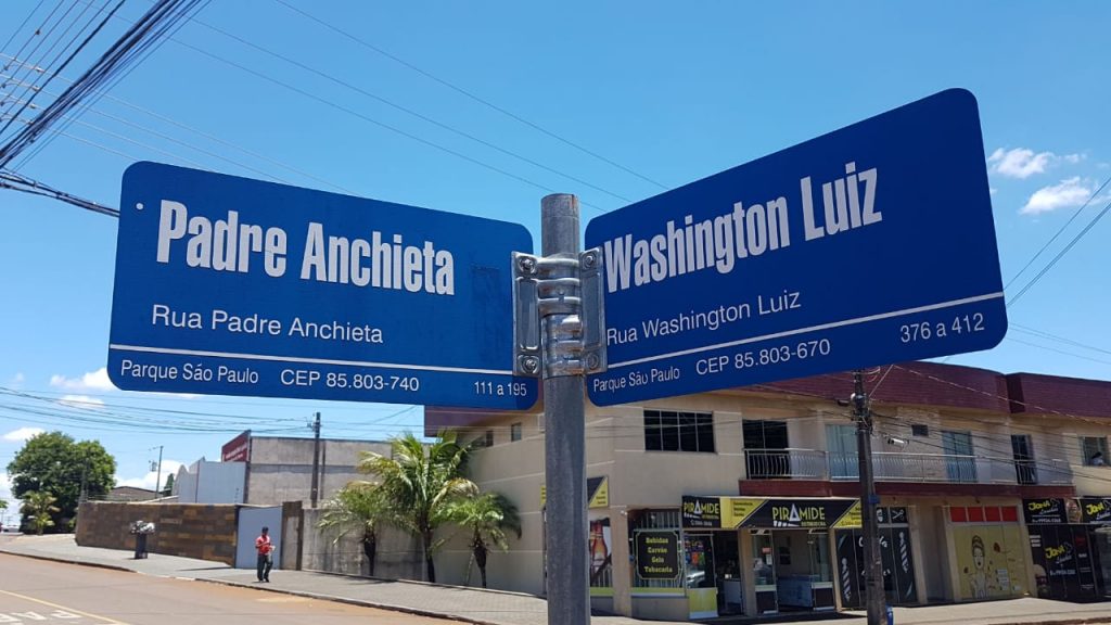 Incêndio em veículo mobiliza Bombeiros à Rua Padre Anchieta