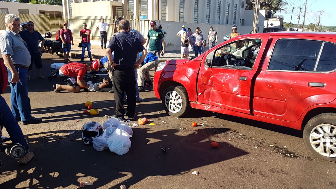 Grave acidente entre carro e moto é registrado no Bairro Tarumã Imagem referente a Grave acidente entre carro e moto é registrado no Bairro Tarumã