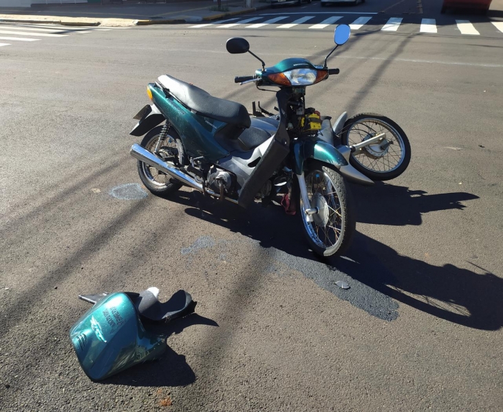 Jovem fica ferida após colisão entre duas motos no Centro de Toledo Imagem referente a Jovem fica ferida após colisão entre duas motos no Centro de Toledo