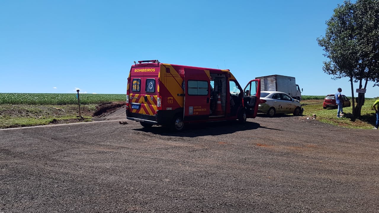 Colisão traseira deixa motorista ferido na rodovia PR-180