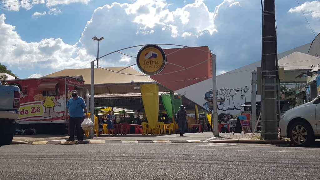 Provopar arrecada alimentos na Feira do Pequeno Produtor, anexa ao Teatro