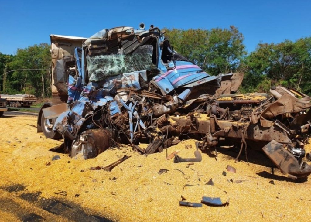 Motorista fica ferido após grave acidente na PR-317, em Maringá