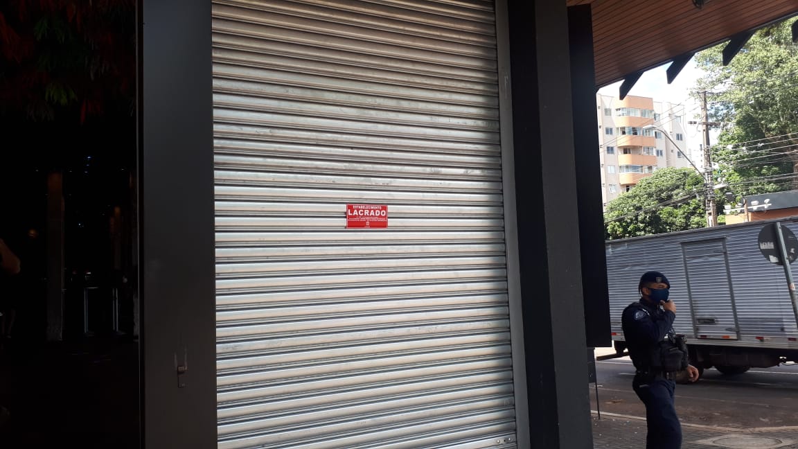 Bares lacrados pela Prefeitura na Rua Paraná devem ficar sete dias de portas fechadas