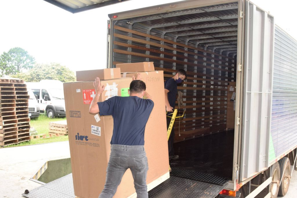Assis Chateaubriand recebe equipamentos para reativação de 14 leitos UTI de Covid-19
