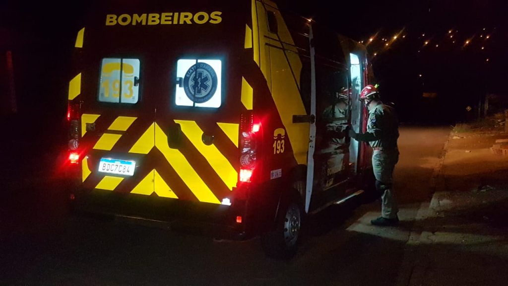Mulher fica ferida ao cair de bicicleta e é atendida pelo Siate no Periolo
