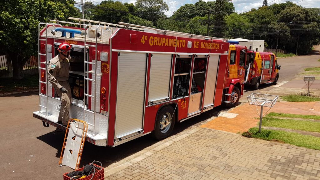 Homem passa mal em cima de telhado durante manutenção de rede de internet