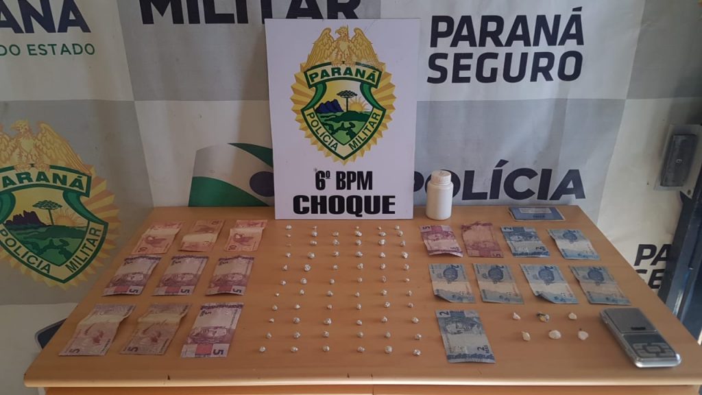 Choque detém quarteto e apreende 65 pedras de crack e 6 buchas de cocaína no Cascavel Velho