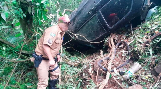 Rapaz de 27 anos morre após carro capotar em Guarapuava