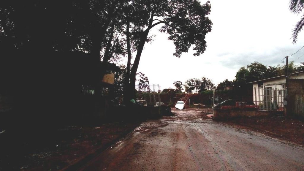 Vídeo: ‘Depósito’ de maquinários gera reclamação de moradores no Jardim Pinheiros