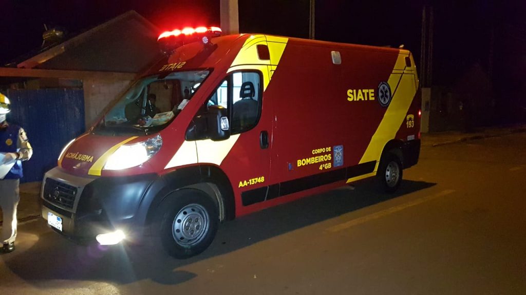 Homem fere a mão ao cair no banheiro e é atendido pelos socorristas no Interlagos