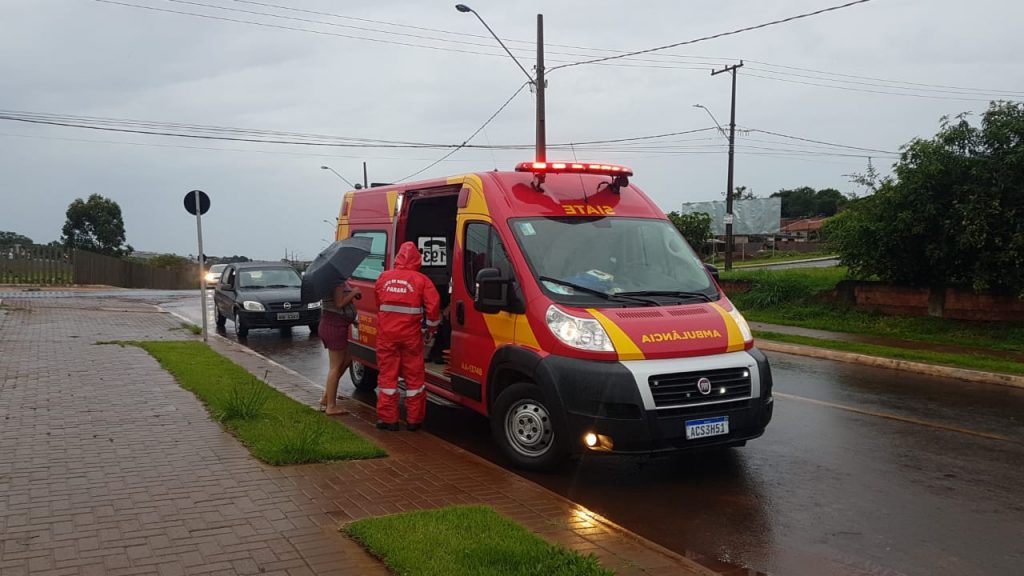 Menino de 13 anos fica ferido ao colidir bicicleta contra carro no Morumbi
