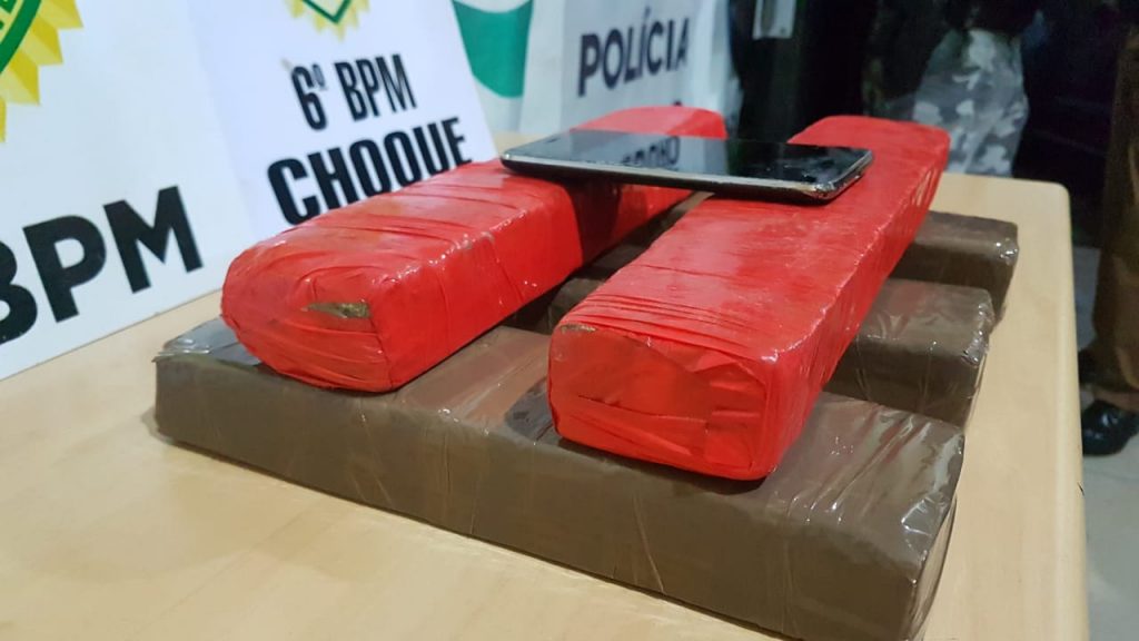 Homem é detido pela equipe Choque da PM com cinco tabletes de maconha no Interlagos