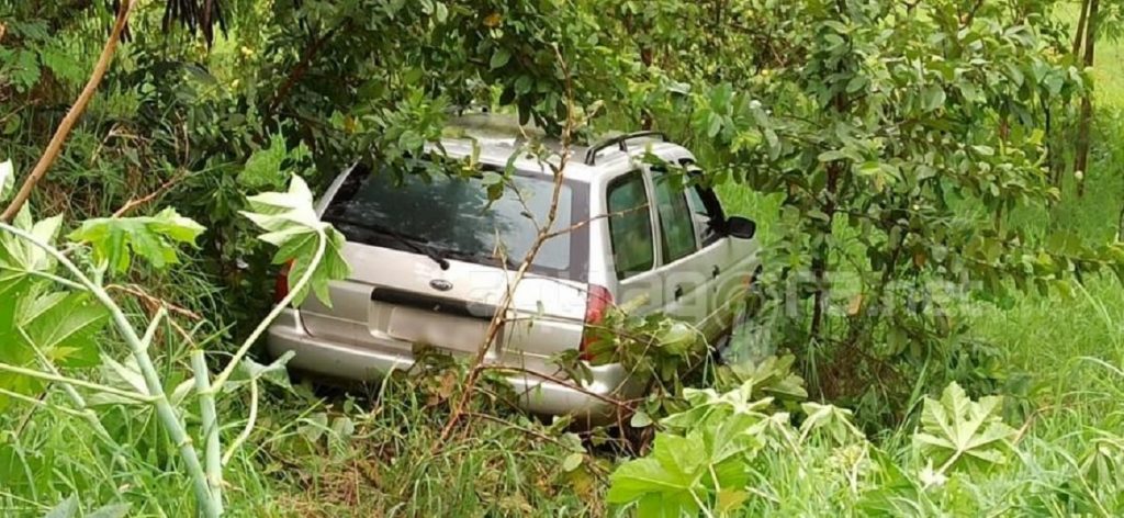 Condutor de carro fica ferido após sair da pista e descer ribanceira em Marechal C. Rondon