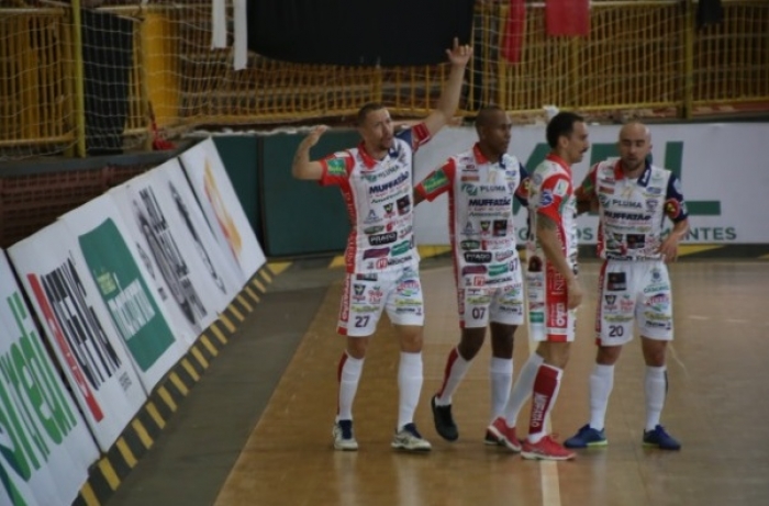 Cascavel goleia em Campo Mourão e fica mais perto da final na Série Ouro