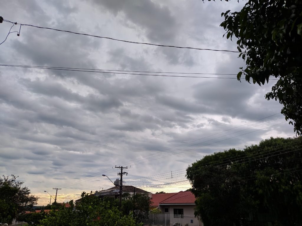 Ainda pode chover pela manhã; instabilidade provoca muitas nuvens durante o resto do dia em Cascavel
