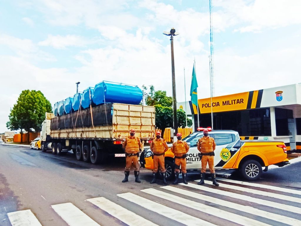 PRE de Santa Helena realiza apreensão de carreta carregada com pouco mais de 4,5 toneladas de maconha e diversas caixas de munição PRE de Santa Helena realiza apreensão de carreta carregada com pouco mais de 4,5 toneladas de maconha e diversas caixas de munição