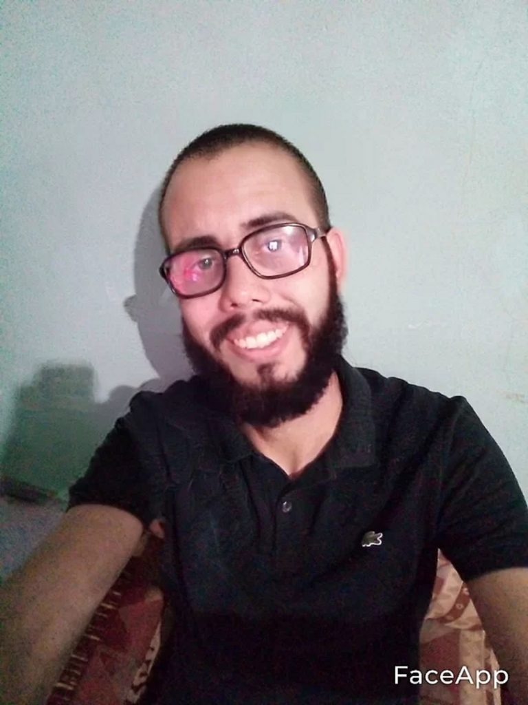 Temendo perder visão e não ver sua filha crescer, chefe de família faz vaquinha por cirurgia