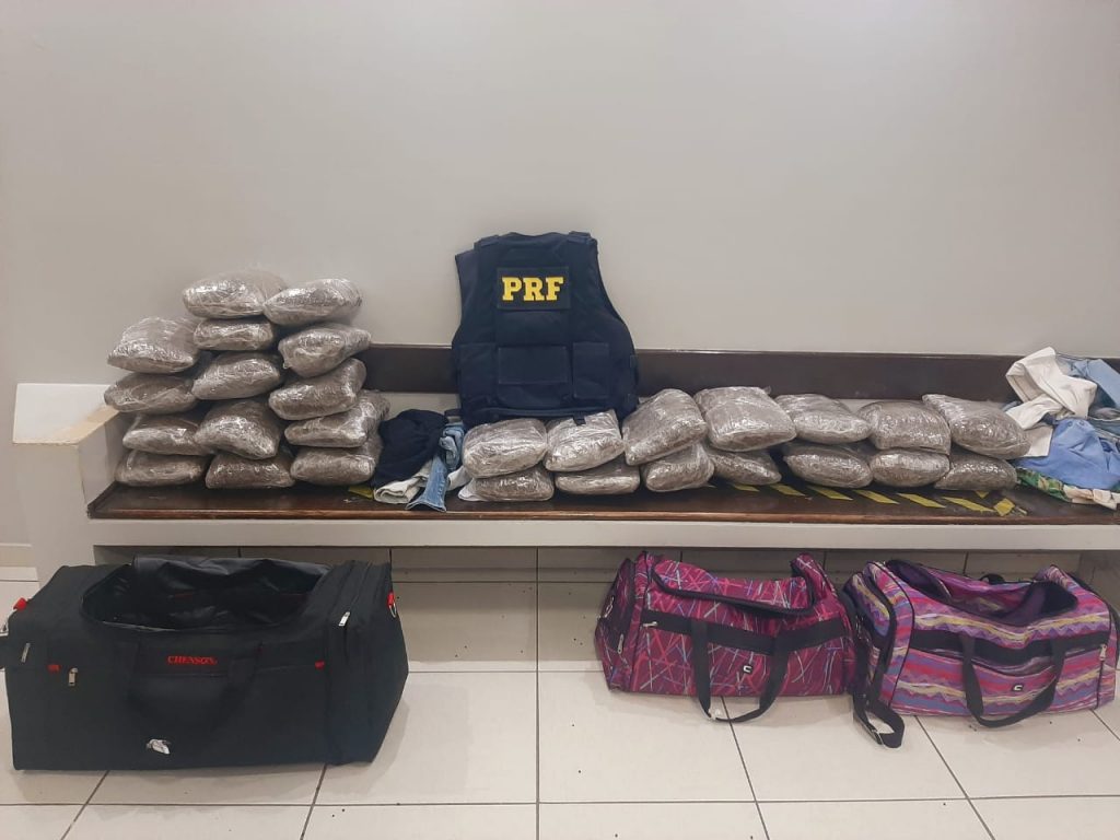 Mulheres que saíram de Cascavel são detidas em Candói com quase 30 quilos de maconha