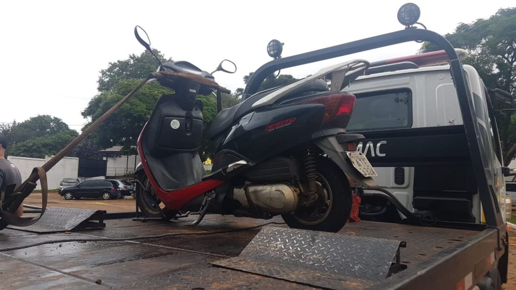 Motocicleta furtada ontem a noite é localizada no Centro
