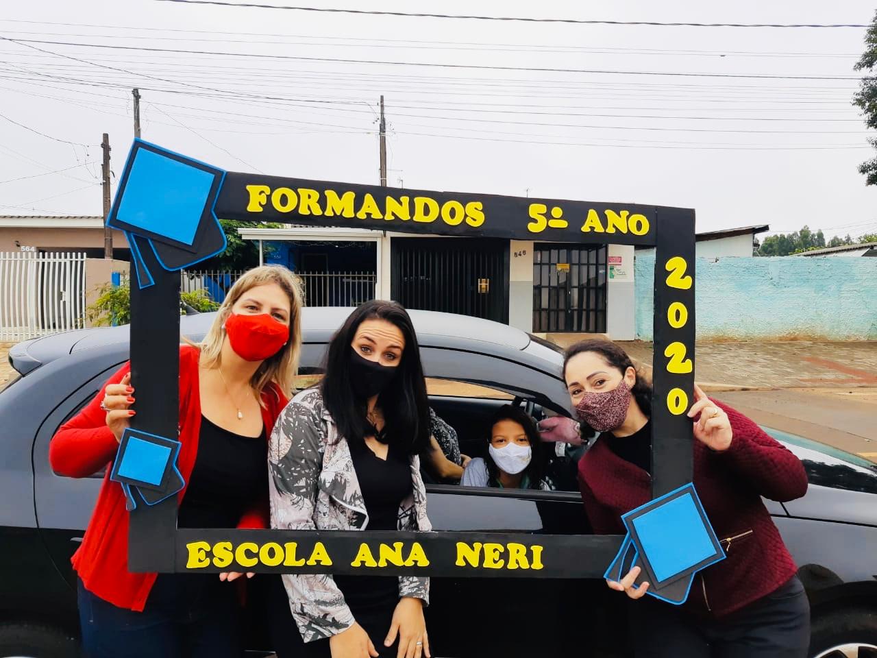Formatura em drive-thru: Mãe destaca dedicação da equipe pedagógica da Escola Ana Neri