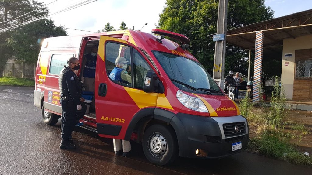 Colisão entre carro e moto deixa jovem de 26 anos ferido no Bairro Universitário